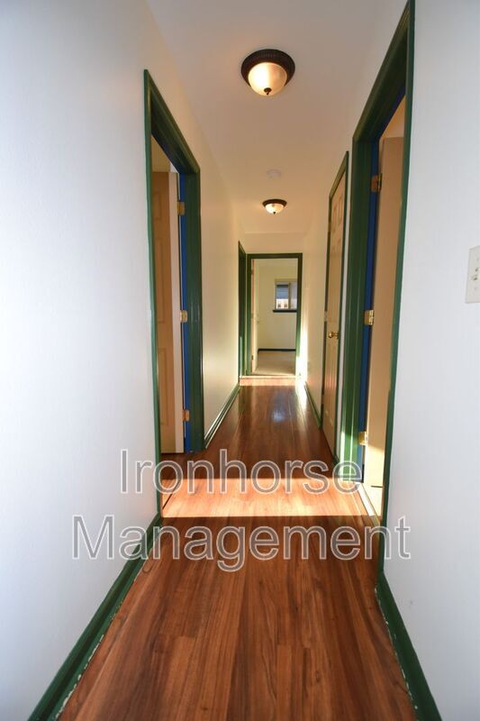 Building Photo - 502 Sanders Ave