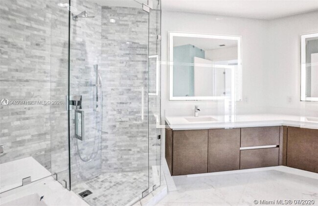 Building Photo - 851 NE 1st Ave