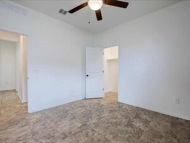 Building Photo - La Estancia 4 Bed 2.5 Bath Home