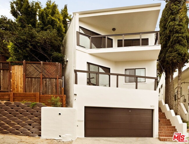 Building Photo - 303 Mavis Dr