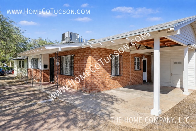 Building Photo - 2607 E Beverly Dr