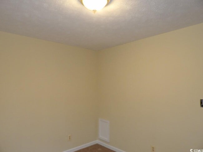 Building Photo - 1025 Carolina Rd