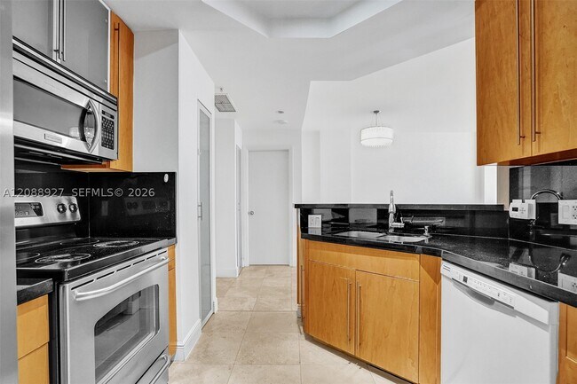 Building Photo - 888 Brickell Key Dr