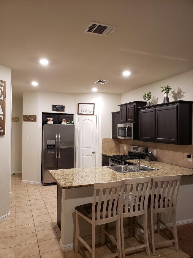 Building Photo - 828 Walls Blvd