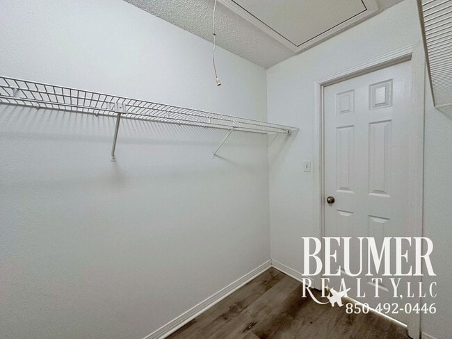 Building Photo - Charming 2 bedroom, 2.5 bath townhome for rent in SW Pensacola!