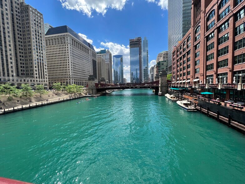 4 block walk to the Chicago River - 600 N Dearborn St