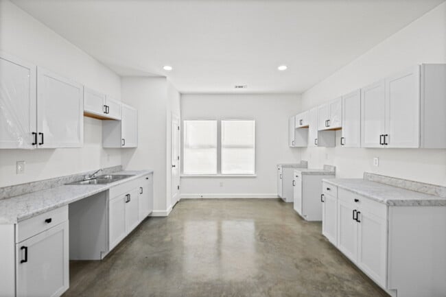 Building Photo - 5694 Myers Rd