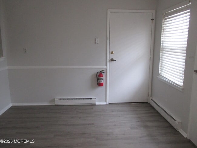 Building Photo - 111B Edinburgh Ln