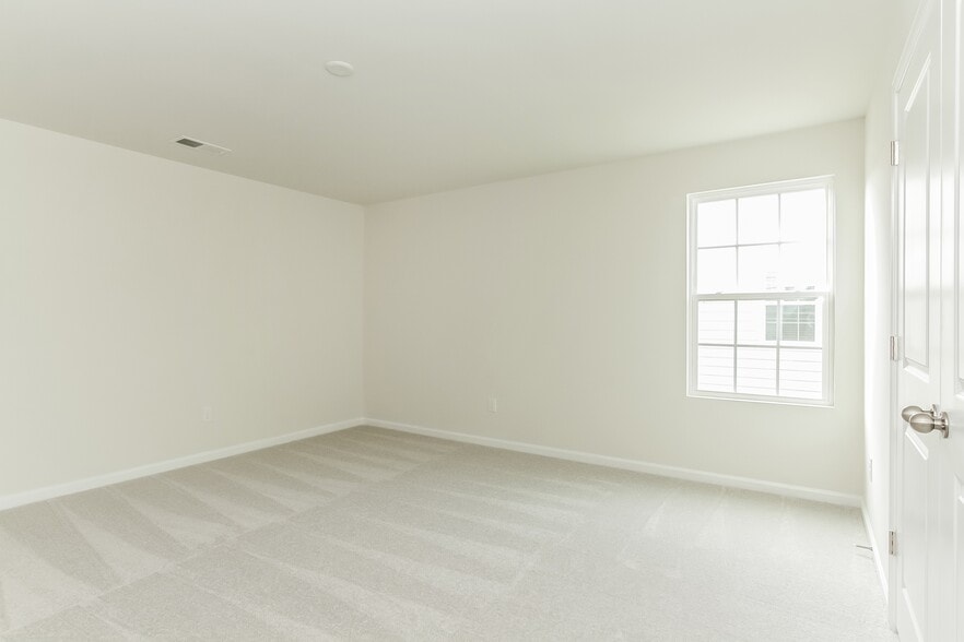 Building Photo - 2801 Oldfield Dr