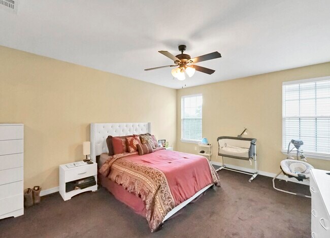 Building Photo - 220 Wainwright Dr