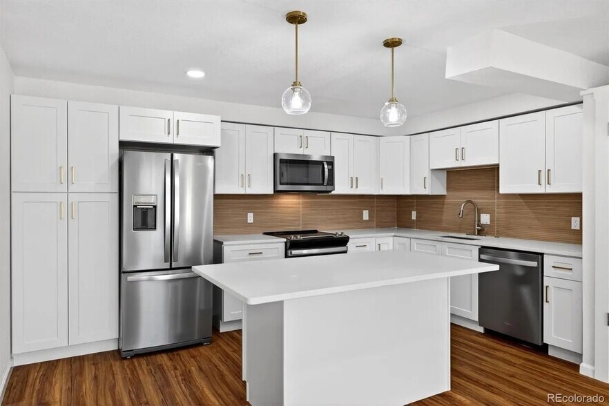 Building Photo - 3047 W 47th Ave