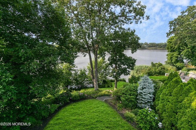 Building Photo - 619 Beacon Blvd