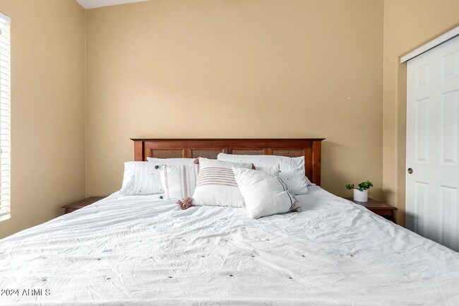 Building Photo - E Bell Road