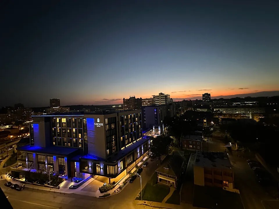 Building Photo - 4545 Wornall Rd