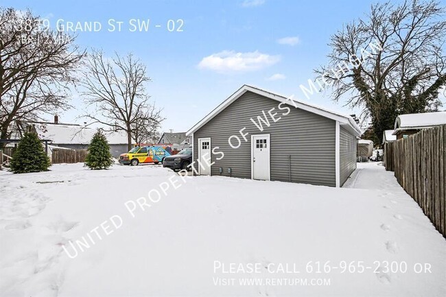 Building Photo - 3839 Grand St SW