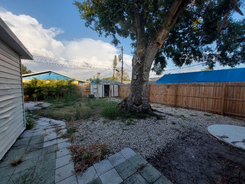 Building Photo - 2713 5th St W