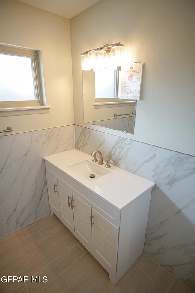 Building Photo - 3313 Cork Dr