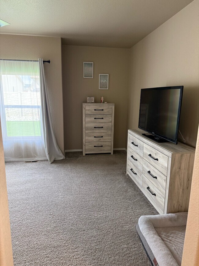 Building Photo - 9958 Golf Crest Dr