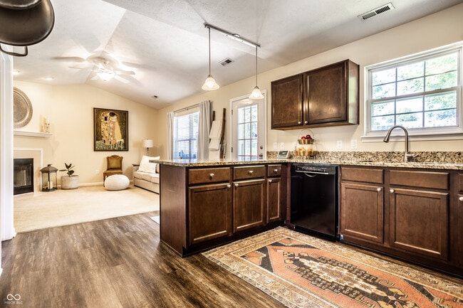 Building Photo - 14924 Oak Rd