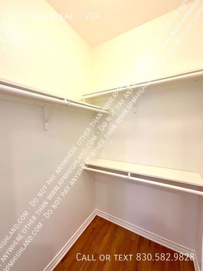 Building Photo - 407 Greenleaf-204