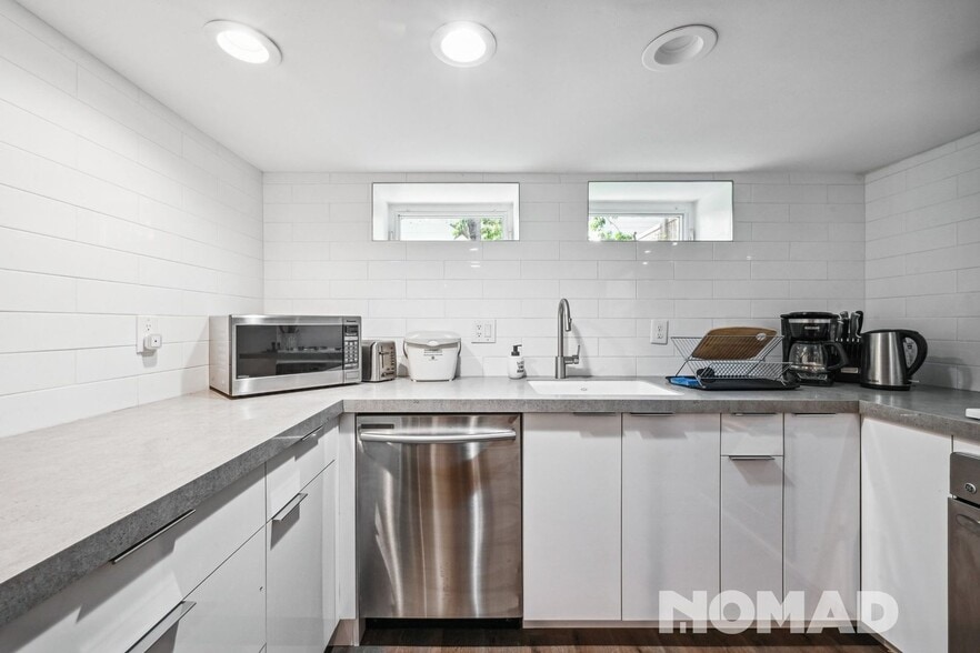 Building Photo - 4885 Stuart St