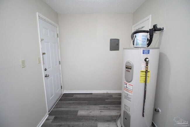 Building Photo - 3219 Fresno Ave