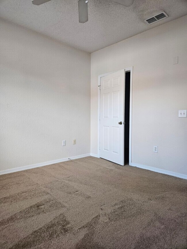 Building Photo - Beautiful First Floor, 1 Bedroom, 1 Bath, ...