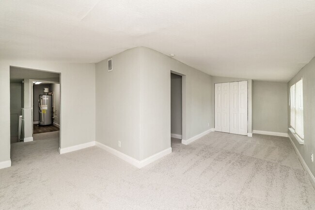 Building Photo - 5BR/2BA | Newly Renovated Single Family Home | Area for office | In Saint Petersburg!