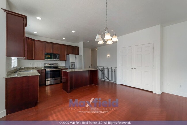 Building Photo - NEW CARPET - 6BD 4BTH 2GAR - Home in Lehi - 6 Month Lease available