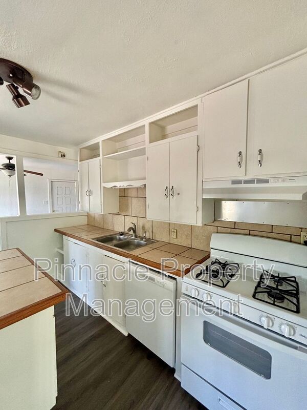 Building Photo - 1307 Bertha St