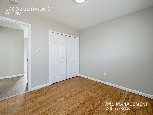 Building Photo - 178 Summit View Ct