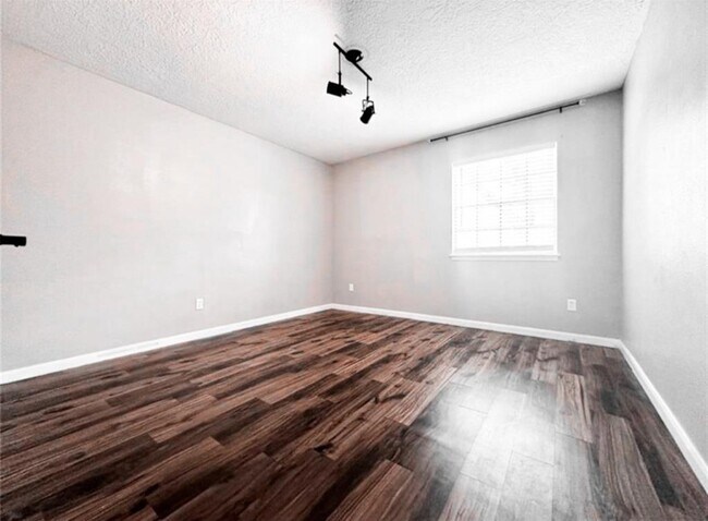 Building Photo - 20211 Salzburg Ln