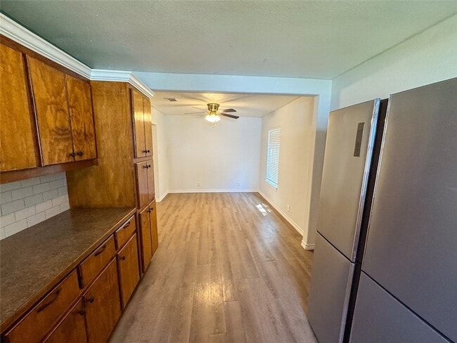 Building Photo - 910 S Austin St