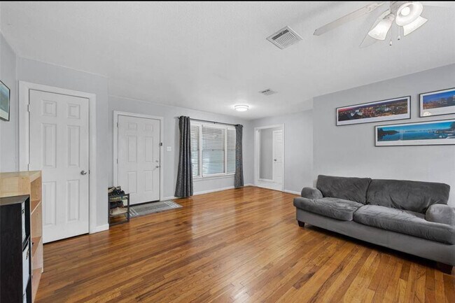 Building Photo - 1025 N 32nd St