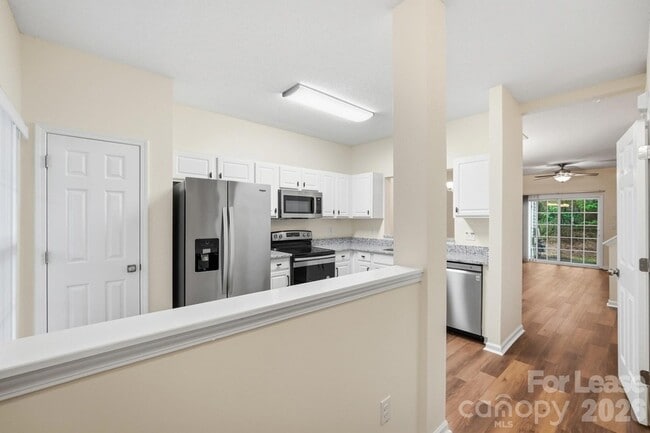 Building Photo - 8031 Stoneham Ct