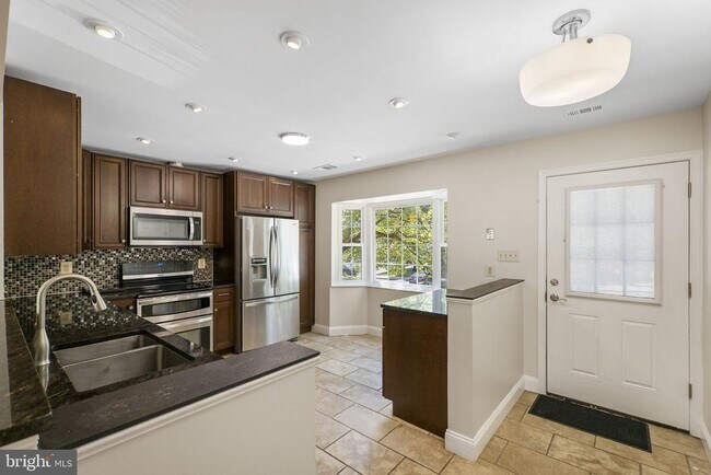 Building Photo - 124 Barnsfield Ct