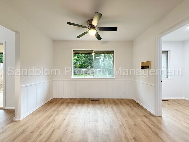 Building Photo - For Lease | South Tulsa Duplex | Available Now!