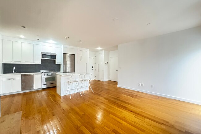 Primary Photo - 51 E 128th St