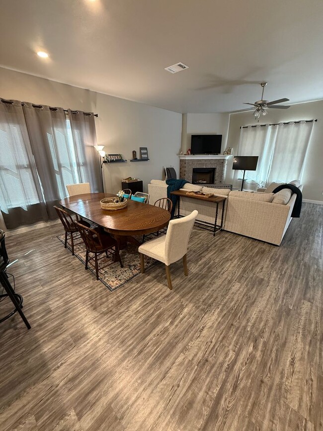 Building Photo - 3/2/2 in West Lubbock!