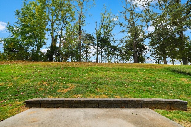 Building Photo - Pet Friendly Three Bedroom in Pleasant View!
