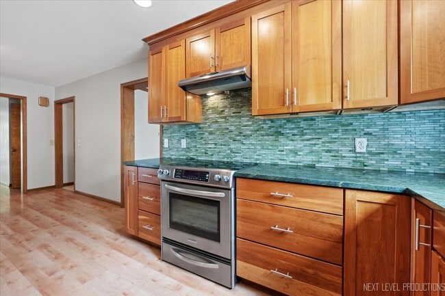 Building Photo - 30 Crofton Ct