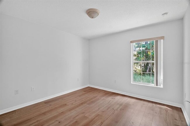 Building Photo - 525 Paulling Dr