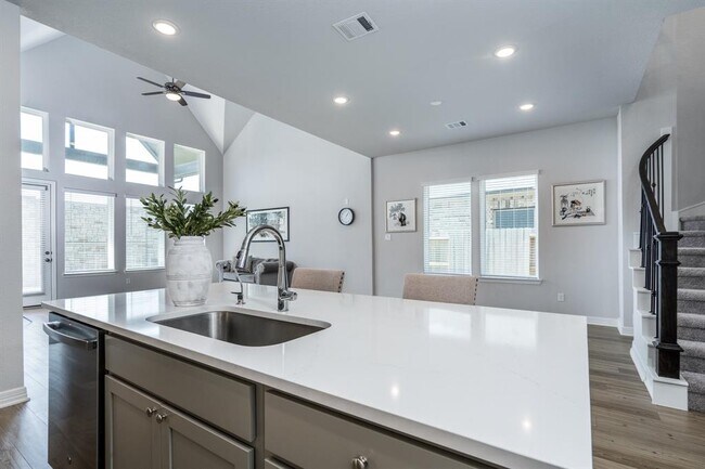 Building Photo - 25803 Rippey Gln Dr
