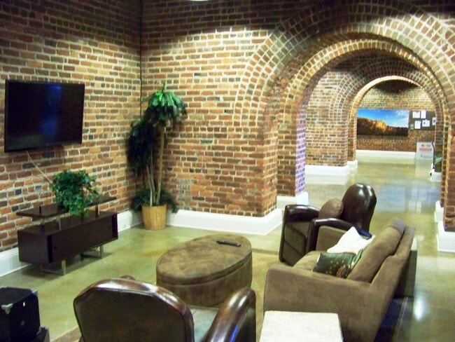 Building Photo - 1 BR / 1 BA Fabulous, One Bedroom in Manchester, Available June 1st!