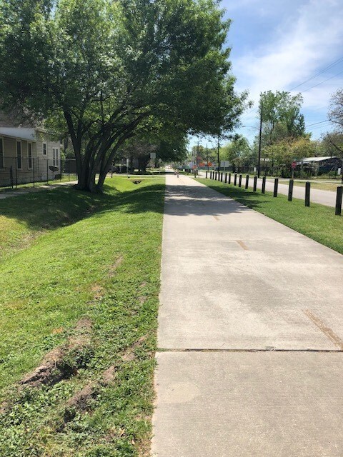 Building Photo - 447 W 22nd St