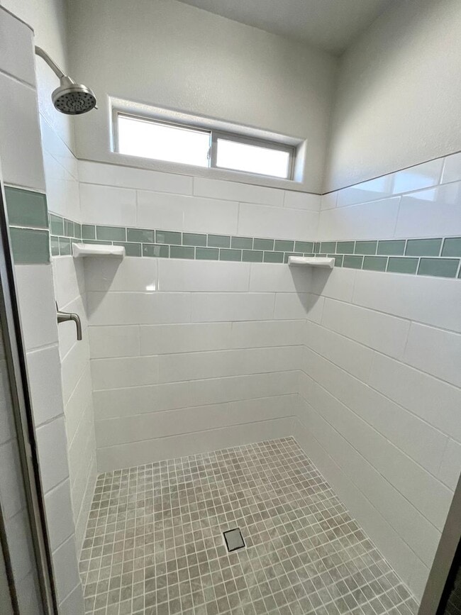 Building Photo - Beautiful 3 Bedroom 2 Bathroom Home!