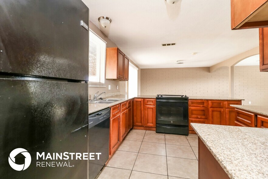 Building Photo - 6136 W Clarendon Ave