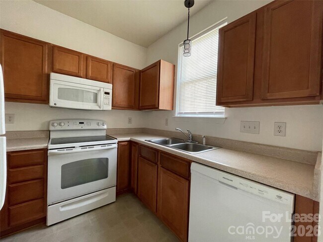 Building Photo - 5703 Erin Dr