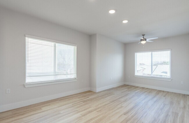Building Photo - Cozy Living, Stylish Finishes