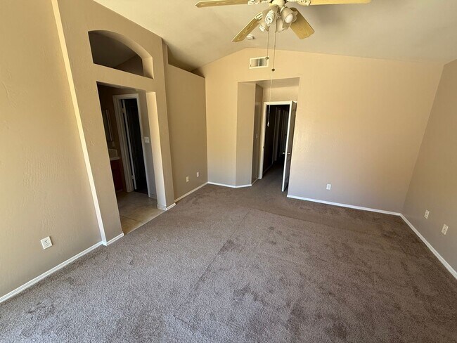 Building Photo - Spacious 4-Bedroom Home in Riverlakes Comm...